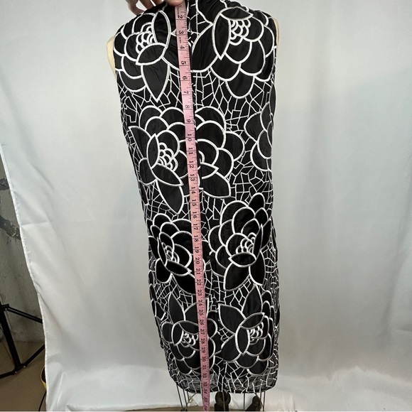 NEW Sachin + Babi Anthropology Black White Petalwork Embroidered Shift Dress 10 - Picture 9 of 14